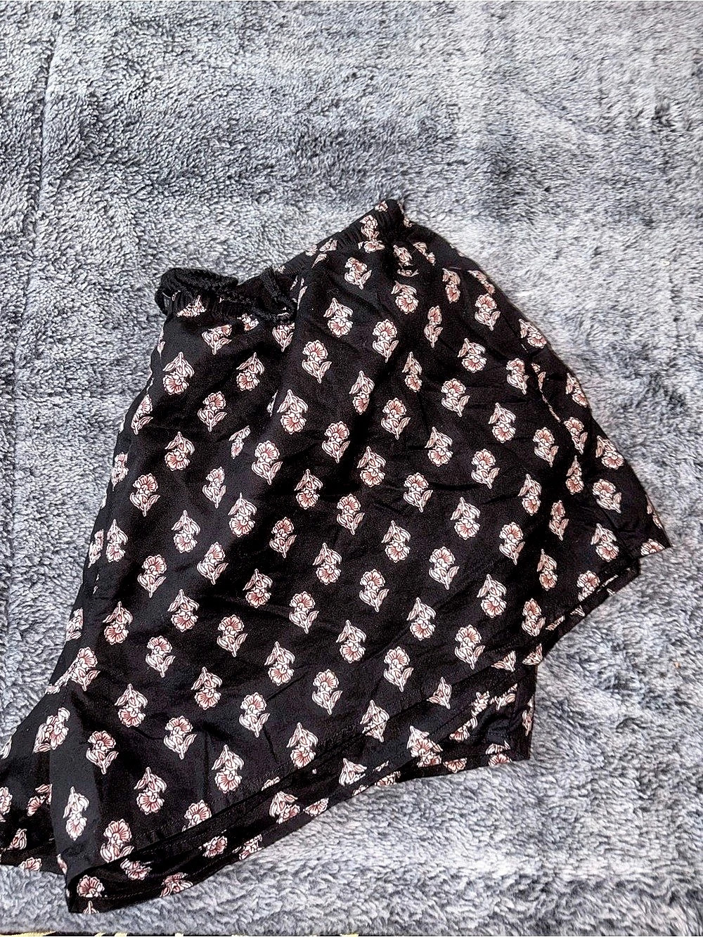 Floral shorts  Black & Pink Like New